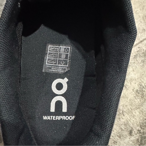 👟 On Cloud Men’s Waterproof Running Shoes – Charcoal/Black – Size 10 (EU 44) - Picture 8 of 12